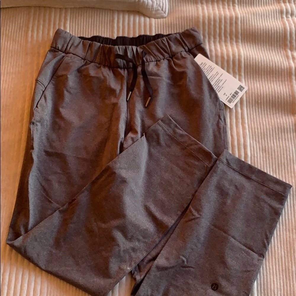 Lululemon on the fly joggers size 4